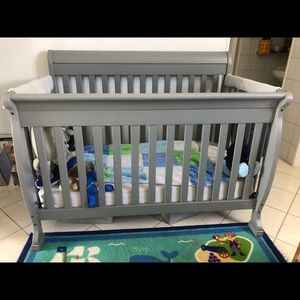 Gray crib. Barely used. Super cute.